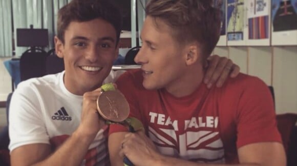 Rio 2016 : Médaillé, Tom Daley fête ça avec son fiancé Dustin Lance Black