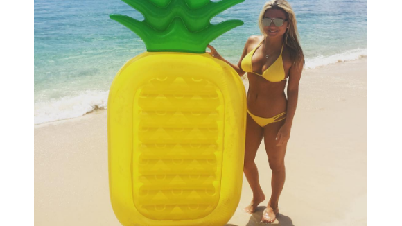 Zara Holland : Craquante en bikini, la sulfureuse Miss poursuit ses vacances