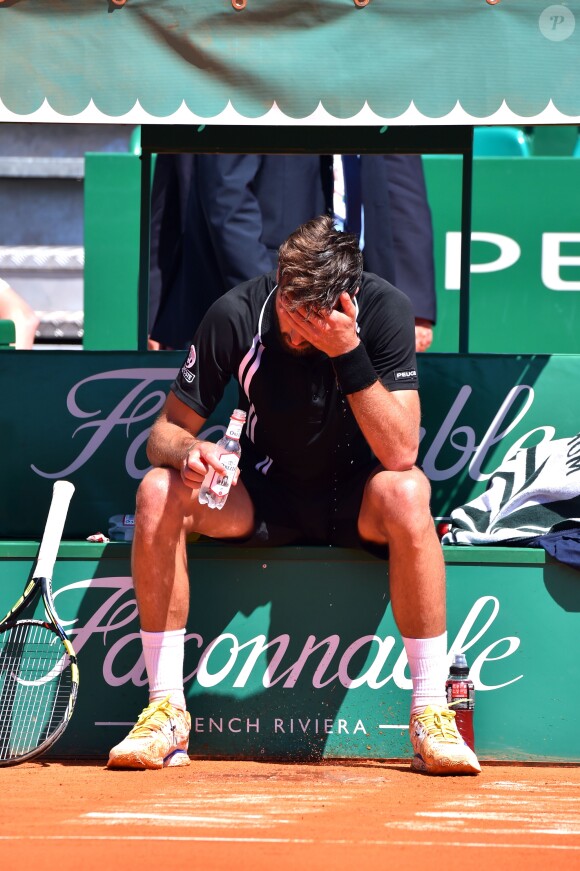 Le tennisman français Benoît Paire a raté sa journée au Monte Carlo Country Club à Roquebrune Cap Martin le 14 avril 2016 malgré le soutient de sa fiancée la chanteuse Shy'm.