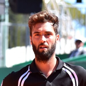 Le tennisman français Benoît Paire a raté sa journée au Monte Carlo Country Club à Roquebrune Cap Martin le 14 avril 2016 malgré le soutient de sa fiancée la chanteuse Shy'm.