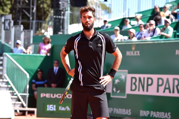 Le tennisman français Benoît Paire a raté sa journée au Monte Carlo Country Club à Roquebrune Cap Martin le 14 avril 2016 malgré le soutient de sa fiancée la chanteuse Shy'm.