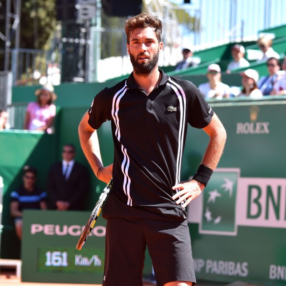 Le tennisman français Benoît Paire a raté sa journée au Monte Carlo Country Club à Roquebrune Cap Martin le 14 avril 2016 malgré le soutient de sa fiancée la chanteuse Shy'm.
