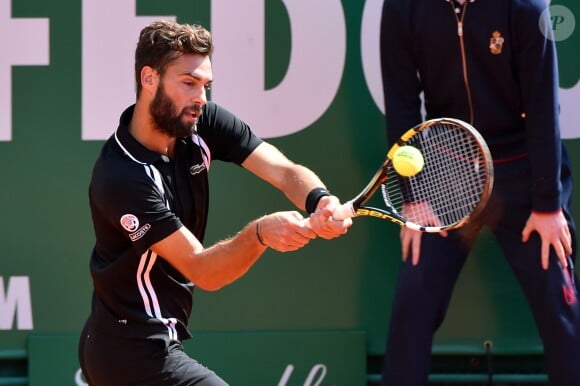 La chanteuse Shy'm était présente au Monte Carlo Country Club pour le Monte-Carlo Rolex Masters de tennis 2016 à Roquebrune Cap Martin le 13 avril 2016 pour soutenir son fiancé le tennisman français Benoit Paire qui a remporté son match contre le portugais Joao Sousa. Dans la tribune elle était au côtés de ses parents Philippe et Eliane, assis au second rang derrière elle, et de son frère Thomas. © Bruno Bebert / Bestimage