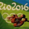 Ingrid Oliveira et Giovanna Pedroso (Brésil) pendant leur performance au plongeon à 10m, aux Jeux olympiques, le 9 août 2016.