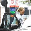 Exclusif - Donna Air, la compagne de James Middleton, dans la rue avec ses courses au lendemain de son 37e anniversaire, à Londres le 3 août 2016.