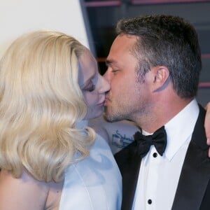 Lady Gaga et son compagnon Taylor Kinney - People à la soirée "Vanity Fair Oscar Party" après la 88ème cérémonie des Oscars à Beverly Hills, le 28 février 2016.