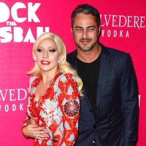 La chanteuse Lady Gaga et son fiancé Taylor Kinney - Première de "Rock The Kasbah" à New York, le 19 octobre 2015.