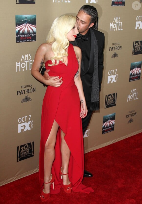 Lady Gaga et son fiancé Taylor Kinney à la première de "American Horror Story" à Los Angeles, le 3 octobre 2015