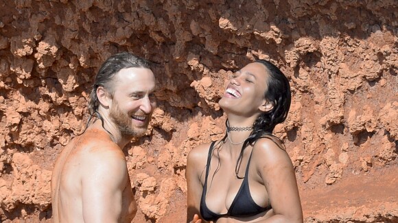David Guetta : Vacances torrides à Ibiza avec sa chérie Jessica