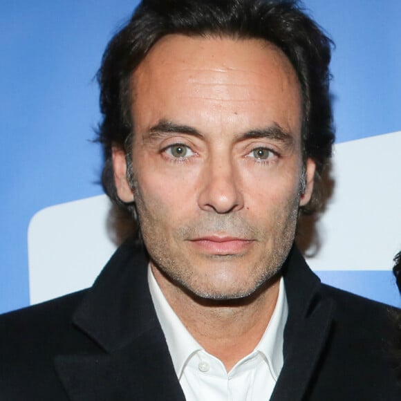 Exclusif - Anthony Delon - Enregistrement de la pièce de théâtre "On refait le boulevard" au théâtre de la porte Saint-Martin à Paris, France, le 10 octobre 2016 pour une diffusion le vendredi 21 octobre à 20h55 sur France 3. Sur les planches du théâtre de la Porte-Saint-Martin, de grands comédiens français du théâtre ou du cinéma ré-interpréteront à leur manière les scènes cultes des plus grandes pièces de boulevard, de "Oscar" à "Joyeuses Pâques", en passant par "La Cage aux Folles", "Le dîner de cons", "Treize à table ou encore "Nuit d'ivresse". L'occasion de raconter l'histoire du théâtre comique entre les années 1950 et 1990, mise en scène par Pierre Palmade. © CVS/Bestimage10/10/2016 - Paris