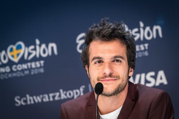 Amir Haddad, chanteur représente la France avec la chanson "J'ai cherché" au concours Eurovision de la chanson 2016 lors d'une conférence de presse à Stockholm, le 13 mai 2016.
