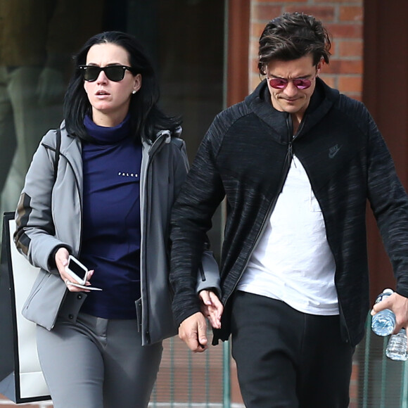 Katy Perry et Orlando Bloom se promènent en amoureux dans les rues de Aspen le 8 avril 2016