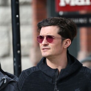 Katy Perry et Orlando Bloom se promènent en amoureux dans les rues de Aspen le 8 avril 2016