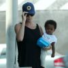 Exclusif - Charlize Theron se promène avec sa mère Gerda et ses enfants August et Jackson dans les rues de West Hollywood le 21 août 2016