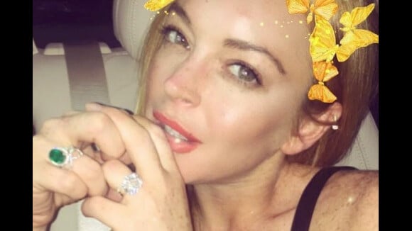 Lindsay Lohan porte toujours sa bague de fiançailles, un mois après le scandale