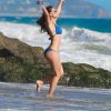 Le mannequin Gia Ramey en plein shooting photo pour 138 Water sur la plage de Malibu. Le 22 août 2016.