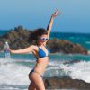 Le mannequin Gia Ramey en plein shooting photo pour 138 Water sur la plage de Malibu. Le 22 août 2016.