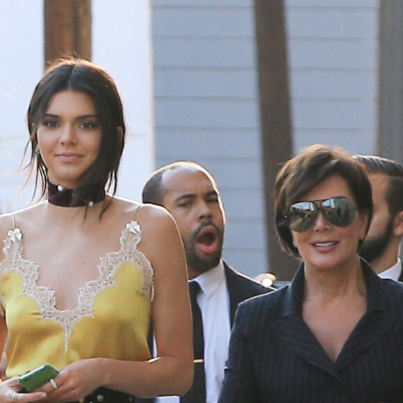 Kendall Jenner et sa mère Kris Jenner quittent les studios de l'émission 'Jimmy Kimmel Live' à Los Angeles, le 24 août 2016.