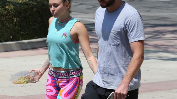 Miley Cyrus et Liam Hemsworth : Promenade amoureuse et mystérieuse alliance...
