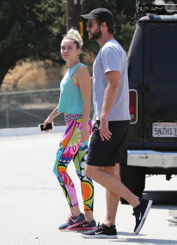 Exclusif - Miley Cyrus et son compagnon Liam Hemsworth sont allés déjeuner en amoureux à Los Angeles, le 26 août 2016 