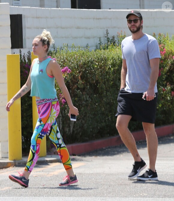 Exclusif - Miley Cyrus et son compagnon Liam Hemsworth sont allés déjeuner en amoureux à Los Angeles, le 26 août 2016 