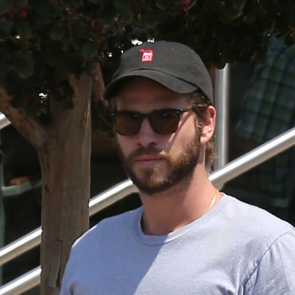 Exclusif - Miley Cyrus et son compagnon Liam Hemsworth sont allés déjeuner en amoureux à Los Angeles, le 26 août 2016 