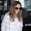 Jessica Alba arrive à l'aéroport de LAX à Los Angeles, le 26 août 2016