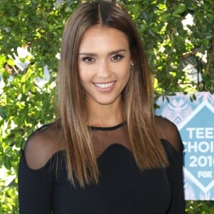 Jessica Alba au photocall de la soirée Teen Choice Awards 2016 à Los Angeles le 31 juillet 2016.