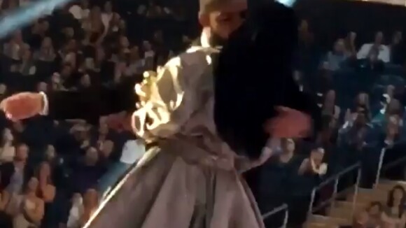 Rihanna a-t-elle collé un vent à Drake aux MTV VMA ? Le baiser qui dit tout