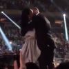 Rihanna et Drake s'embrassant sur la scène des MTV Video Music Awards le 28 août 2016