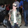 La famille Beckham arrive à l'aéroport de LAX à Los Angeles. David Beckham tient la main de sa fille Harper, Brooklyn marche aux côtés de sa mère Victoria, le petit Cruz porte tout seul sa guitare XXL et Roméo porte son skateboard. Le 29 août 2016