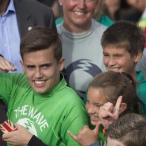 Kate Middleton et le prince William ont achevé leur journée d'activités publiques en Cornouailles, le 1er septembre 2016, sur la plage Towan, à Newquay, à l'occasion d'une session d'initiation au surf organisée par l'association Wave Project.