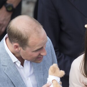 Kate Middleton et le prince William ont achevé leur journée d'activités publiques en Cornouailles, le 1er septembre 2016, sur la plage Towan, à Newquay, à l'occasion d'une session d'initiation au surf organisée par l'association Wave Project.