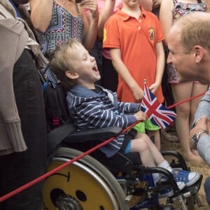 Kate Middleton et le prince William ont achevé leur journée d'activités publiques en Cornouailles, le 1er septembre 2016, sur la plage Towan, à Newquay, à l'occasion d'une session d'initiation au surf organisée par l'association Wave Project.