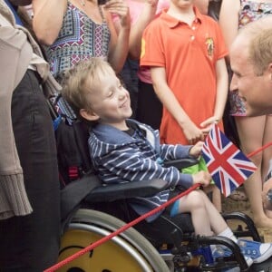 Kate Middleton et le prince William ont achevé leur journée d'activités publiques en Cornouailles, le 1er septembre 2016, sur la plage Towan, à Newquay, à l'occasion d'une session d'initiation au surf organisée par l'association Wave Project.