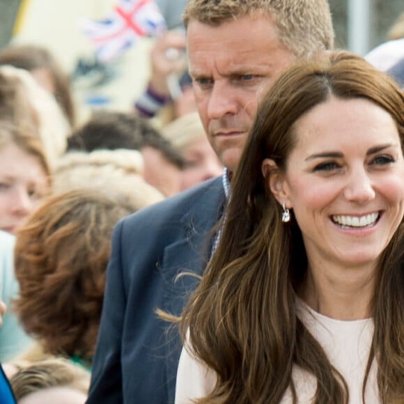 Kate Middleton et le prince William ont achevé leur journée d'activités publiques en Cornouailles, le 1er septembre 2016, sur la plage Towan, à Newquay, à l'occasion d'une session d'initiation au surf organisée par l'association Wave Project.