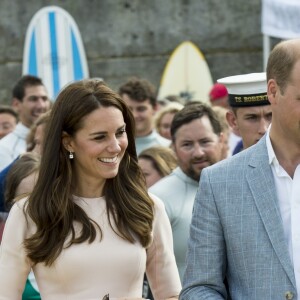 Kate Middleton et le prince William ont achevé leur journée d'activités publiques en Cornouailles, le 1er septembre 2016, sur la plage Towan, à Newquay, à l'occasion d'une session d'initiation au surf organisée par l'association Wave Project.