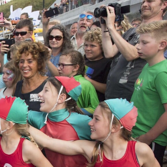 Kate Middleton et le prince William ont achevé leur journée d'activités publiques en Cornouailles, le 1er septembre 2016, sur la plage Towan, à Newquay, à l'occasion d'une session d'initiation au surf organisée par l'association Wave Project.