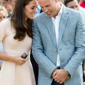 Kate Middleton et le prince William ont achevé leur journée d'activités publiques en Cornouailles, le 1er septembre 2016, sur la plage Towan, à Newquay, à l'occasion d'une session d'initiation au surf organisée par l'association Wave Project.