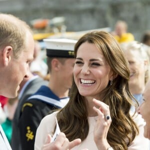 Kate Middleton et le prince William ont achevé leur journée d'activités publiques en Cornouailles, le 1er septembre 2016, sur la plage Towan, à Newquay, à l'occasion d'une session d'initiation au surf organisée par l'association Wave Project.