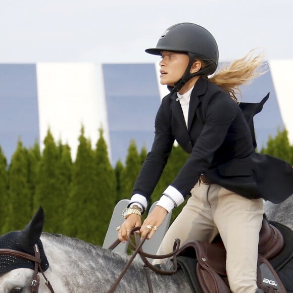 Mary-Kate Olsen participe au jumping "Hampton Classic Horse Show " sous les yeux de son mari Olivier Sarkozy à Bridgehampton près de New York le 1er septembre 2016. Elle a monté deux chevaux différents prénommés "Feu d'Amour" et "WKD Tokyo".