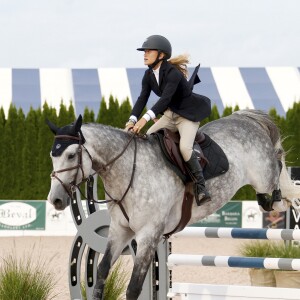 Mary-Kate Olsen participe au jumping "Hampton Classic Horse Show " sous les yeux de son mari Olivier Sarkozy à Bridgehampton près de New York le 1er septembre 2016. Elle a monté deux chevaux différents prénommés "Feu d'Amour" et "WKD Tokyo".