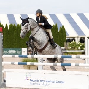 Mary-Kate Olsen participe au jumping "Hampton Classic Horse Show " sous les yeux de son mari Olivier Sarkozy à Bridgehampton près de New York le 1er septembre 2016. Elle a monté deux chevaux différents prénommés "Feu d'Amour" et "WKD Tokyo".