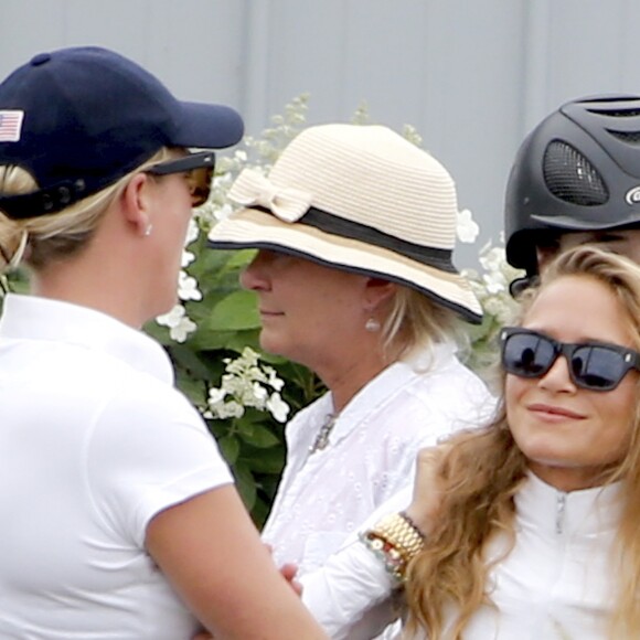 Mary-Kate Olsen participe au jumping "Hampton Classic Horse Show " sous les yeux de son mari Olivier Sarkozy à Bridgehampton près de New York le 1er septembre 2016. Elle a monté deux chevaux différents prénommés "Feu d'Amour" et "WKD Tokyo".