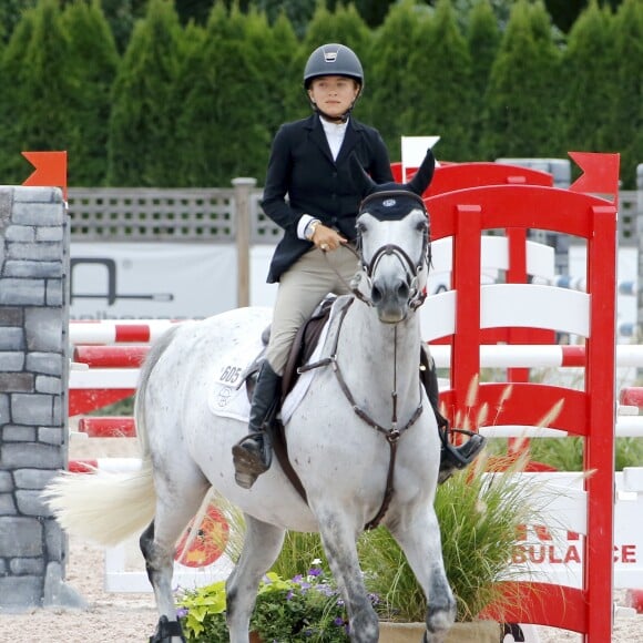 Mary-Kate Olsen participe au jumping "Hampton Classic Horse Show " sous les yeux de son mari Olivier Sarkozy à Bridgehampton près de New York le 1er septembre 2016. Elle a monté deux chevaux différents prénommés "Feu d'Amour" et "WKD Tokyo".