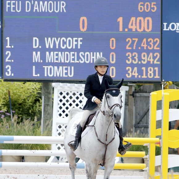 Mary-Kate Olsen participe au jumping "Hampton Classic Horse Show " sous les yeux de son mari Olivier Sarkozy à Bridgehampton près de New York le 1er septembre 2016. Elle a monté deux chevaux différents prénommés "Feu d'Amour" et "WKD Tokyo".