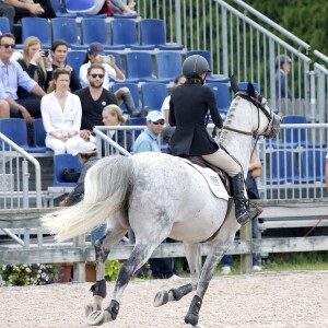 Mary-Kate Olsen participe au jumping "Hampton Classic Horse Show " sous les yeux de son mari Olivier Sarkozy à Bridgehampton près de New York le 1er septembre 2016. Elle a monté deux chevaux différents prénommés "Feu d'Amour" et "WKD Tokyo".