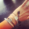 Amel Bent porte un bracelet en hommage à son amour Patrick. Photo postée sur Instagram, le 1er septembre 2016.
