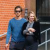 Exclusif - Candice Swanepoel enceinte se promène avec son fiancé Hermann Nicoli dans le quartier de Soho à New York, le 9 mai 2016
