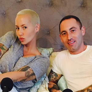 Amber Rose raconte son premier plan à trois au micro du Dr. Donaghue pour son podcast Loveline. Photo publiée sur Instagram au début du mois de septembre 2016.